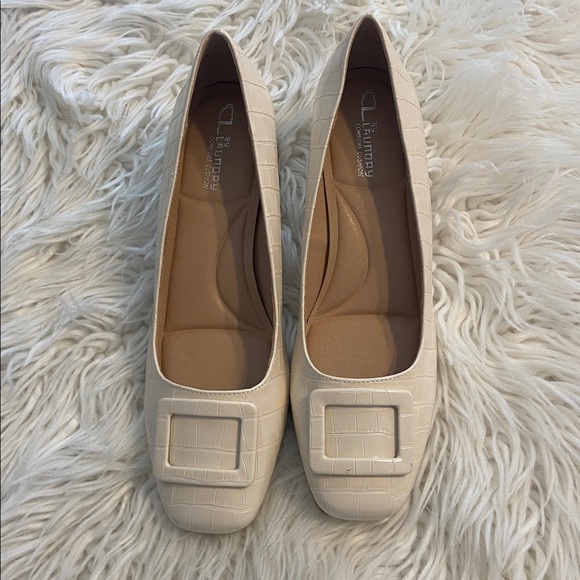 CL by Landry Elegant Cream Block Heel Shoes size 9.5 BNWOT see all photos - Picture 3 of 12